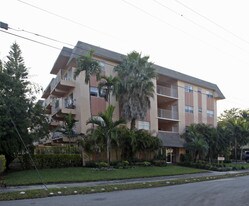 Dade House Apartments