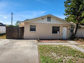 4851 Euclid Ave, Unit 4851 in New Port Richey, FL - Building Photo