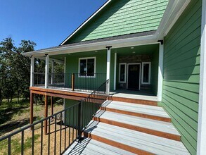 125 Sylvan Ln in Roseburg, OR - Building Photo - Building Photo