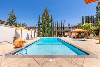 Park View Apartment Homes in Thousand Oaks, CA - Foto de edificio - Building Photo