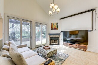 1735 Spyglass Dr in Austin, TX - Building Photo - Building Photo