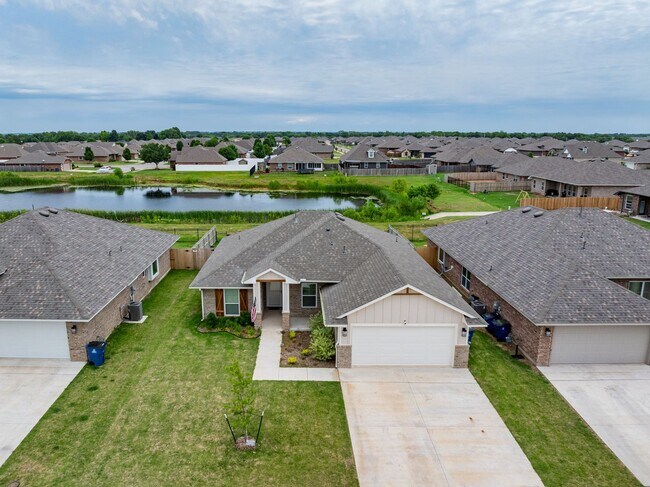 1712 Bloomington Ct in Newcastle, OK - Building Photo - Building Photo
