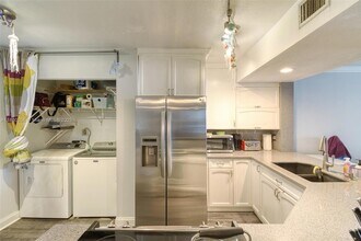 115 Lake Emerald Dr, Unit 306 in Oakland Park, FL - Building Photo - Building Photo