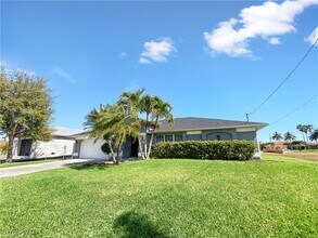 1021 NW 43rd Ave in Cape Coral, FL - Building Photo - Building Photo