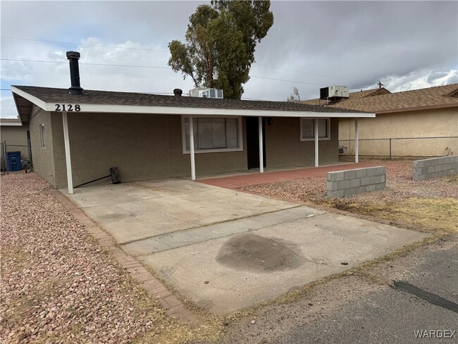 2128 Whitewater Dr in Bullhead City, AZ - Building Photo - Building Photo