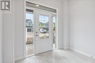 120 Starfire Cres in Hamilton, ON - Building Photo - Building Photo