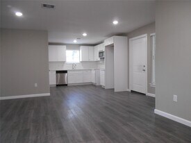 1547 Greenfield Rd in Hempstead, TX - Building Photo