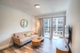 201 178th Dr in Sunny Isles Beach, FL - Building Photo