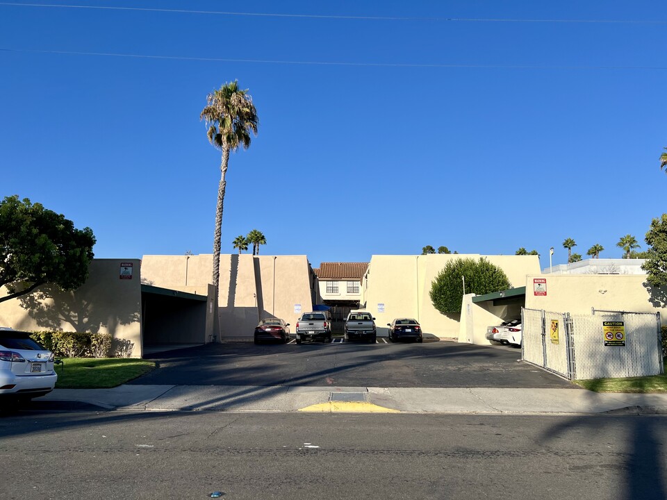 1542 S Maple St in Escondido, CA - Building Photo