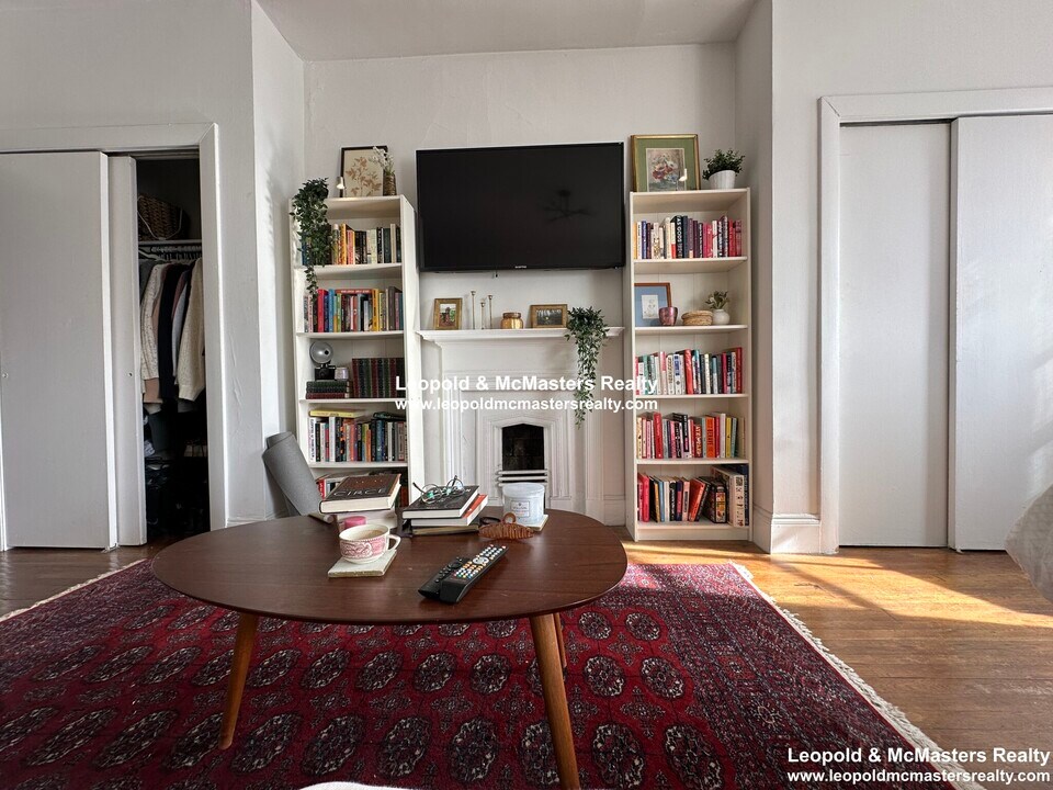 21 Mount Vernon Sq, Unit 500 in Boston, MA - Building Photo