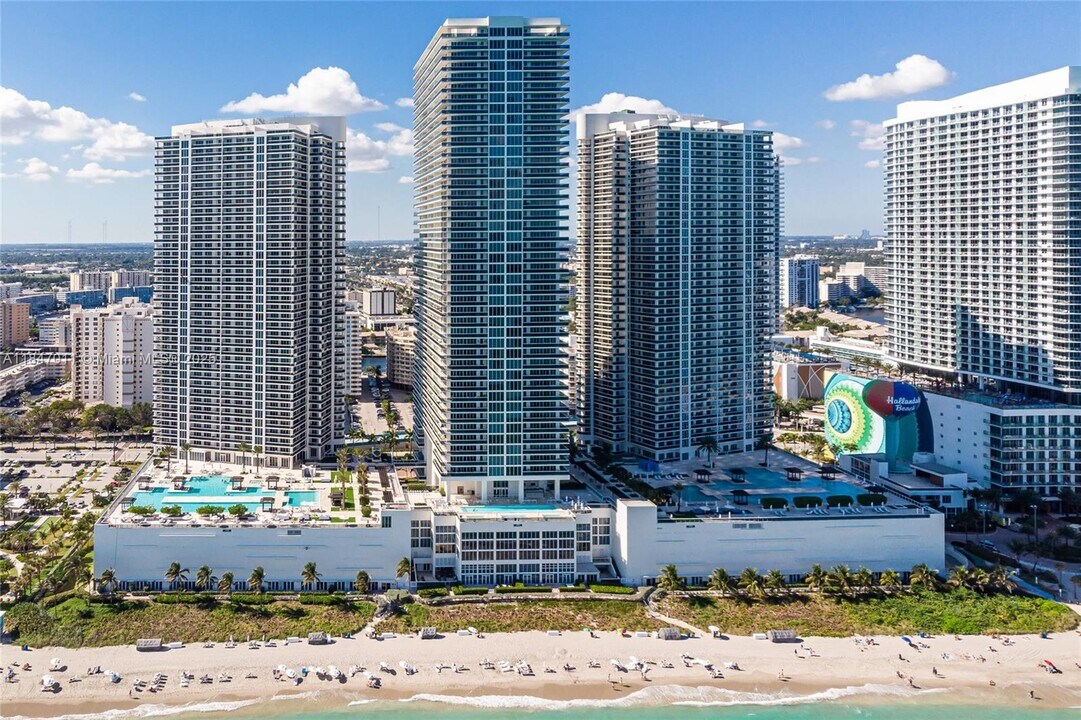 1830 S Ocean Dr, Unit 1830 in Hallandale Beach, FL - Building Photo