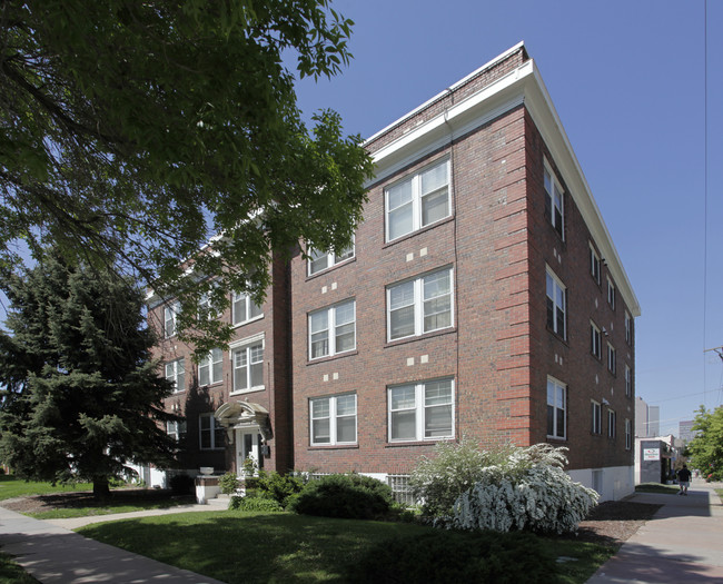 Bainbridge Apartments in Denver, CO - Building Photo - Building Photo