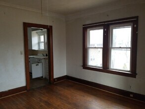 1711 10th St-Unit -2 in Rockford, IL - Foto de edificio - Building Photo