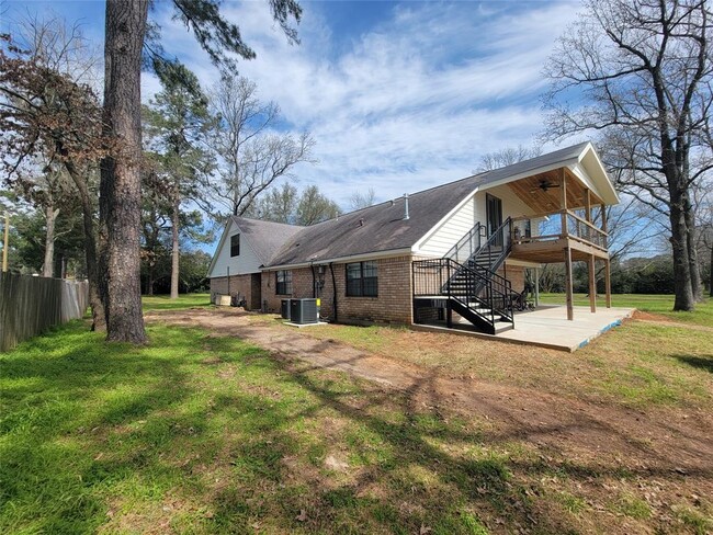 12070 Old County Rd in Willis, TX - Building Photo - Building Photo