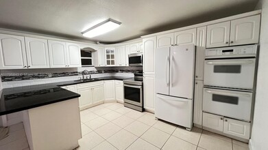 4722 NW 192nd Terrace in Miami Gardens, FL - Building Photo - Building Photo