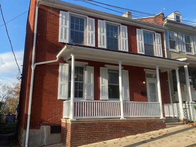 114 N Brown St in Lewistown, PA - Building Photo - Building Photo