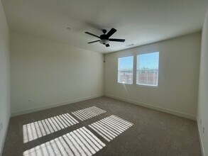 2312 N Kayenta St in Visalia, CA - Building Photo - Building Photo
