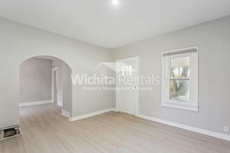 1038 S Ellis St in Wichita, KS - Building Photo - Building Photo