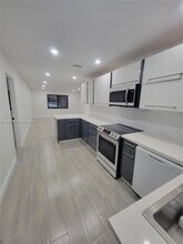 2300 SW 18th Terrace in Fort Lauderdale, FL - Building Photo - Building Photo
