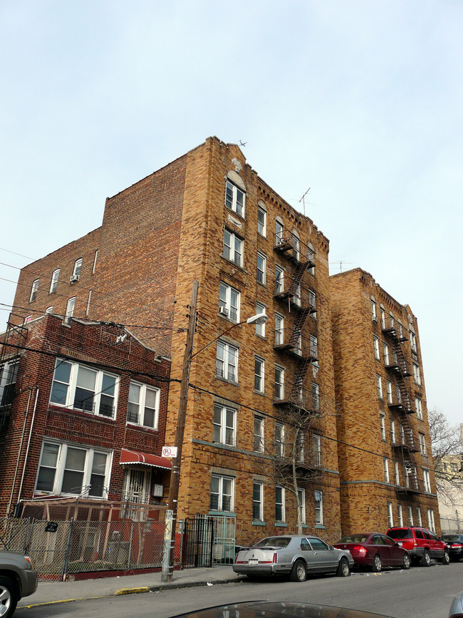 735 Bryant Ave in Bronx, NY - Foto de edificio - Building Photo