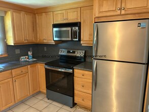 90 Helen Ave in Warwick, RI - Building Photo - Building Photo