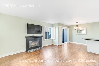 27070 Hidaway Ave-Unit -4 in Santa Clarita, CA - Building Photo - Building Photo