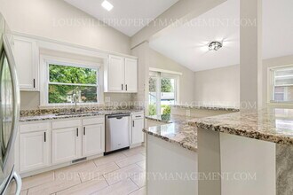 3817 Klondike Ln in Louisville, KY - Building Photo - Building Photo