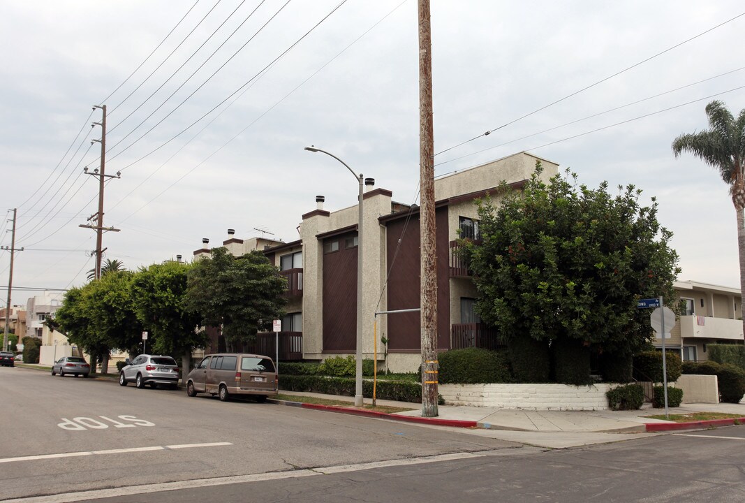 1702 Brockton Ave in Los Angeles, CA - Building Photo
