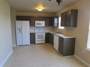 1041 Vanguard Dr in Spring Hill, TN - Building Photo - Building Photo