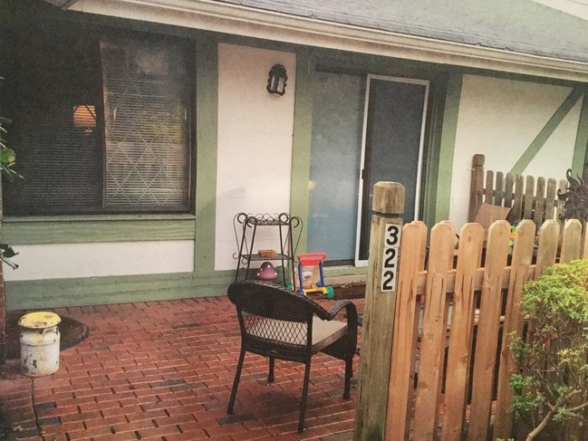 property at 322 Woodland Ct