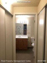 1605 Norpoint Way NE in Tacoma, WA - Building Photo - Building Photo