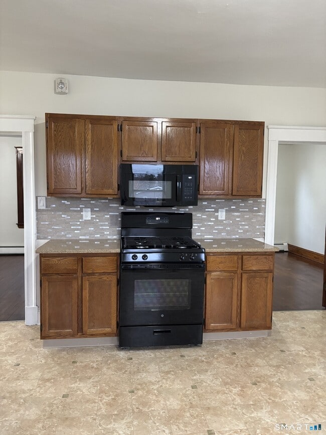 18 Carmody St in New Britain, CT - Building Photo - Building Photo