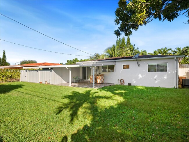 7930 SW 36th Terrace in Miami, FL - Building Photo - Building Photo