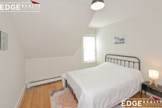 11 Lexington St, Unit 2 in Watertown, MA - Foto de edificio - Building Photo