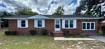 703 Odell Rd in Spring Lake, NC - Building Photo