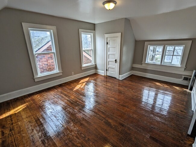 216 W 12th St, Unit 1