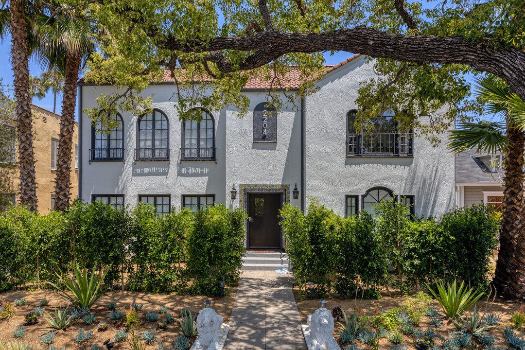 2204 7th Ave in Los Angeles, CA - Building Photo