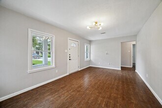 1147 Du Barry Ln in Houston, TX - Building Photo - Building Photo