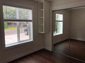1217 W 25th St, Unit Downtown Duplex in Vancouver, WA - Foto de edificio - Building Photo