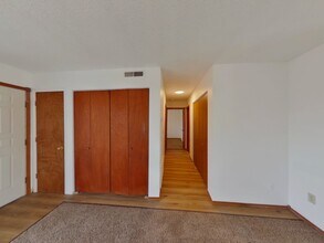 3951 N Garland Cir in Wichita, KS - Building Photo - Building Photo