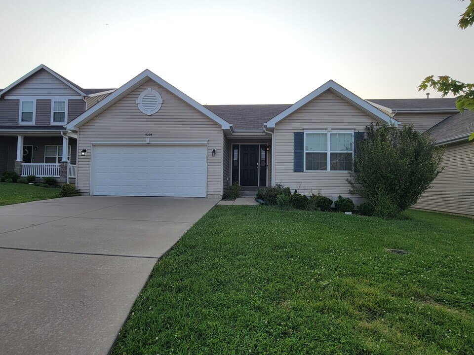 5207 Footpath Ct in Eureka, MO - Building Photo