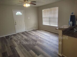 512 Lenora Dr in Taylor, TX - Building Photo - Building Photo