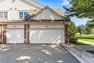 5201 Widgeon Ln in Walled Lake, MI - Building Photo - Building Photo
