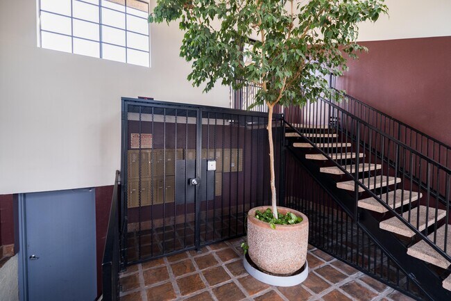 Broadway Apartments in Hawthorne, CA - Building Photo - Building Photo
