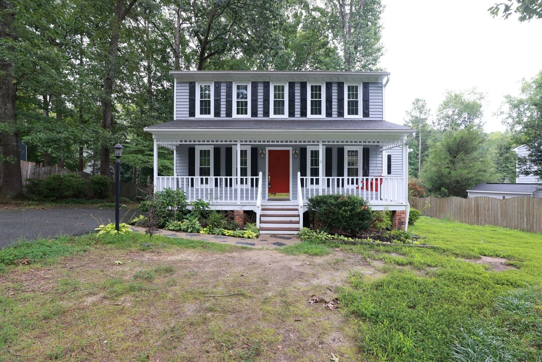 1503 King Charles Ct in North Chesterfield, VA - Building Photo