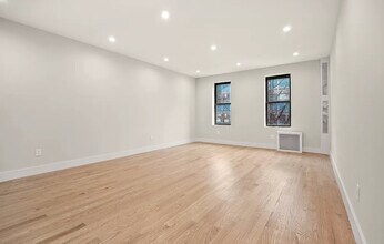 366 W 46th St, Unit 4C in New York, NY - Foto de edificio - Building Photo