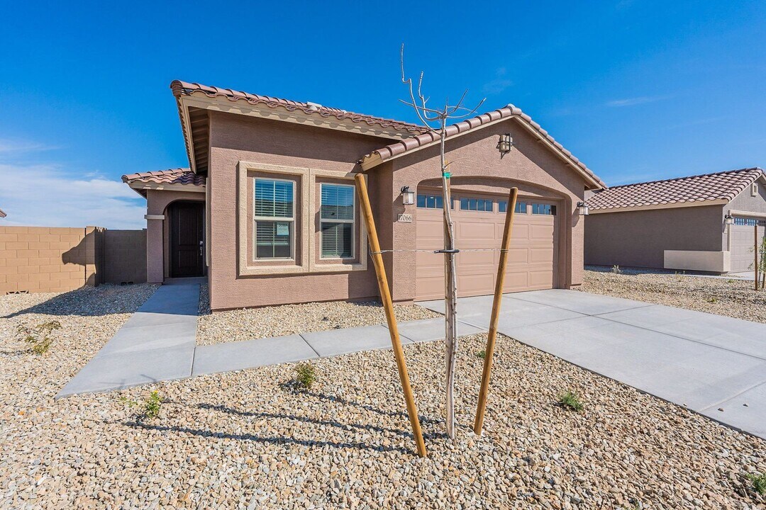17066 W Artemisa Ave in Surprise, AZ - Building Photo