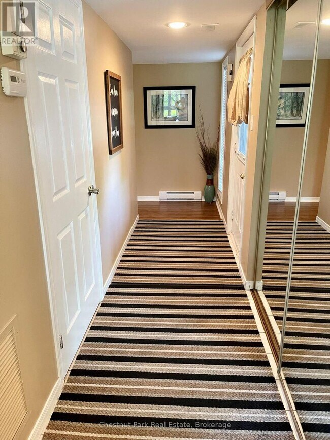 812 Suncrest Cir in Collingwood, ON - Building Photo - Building Photo