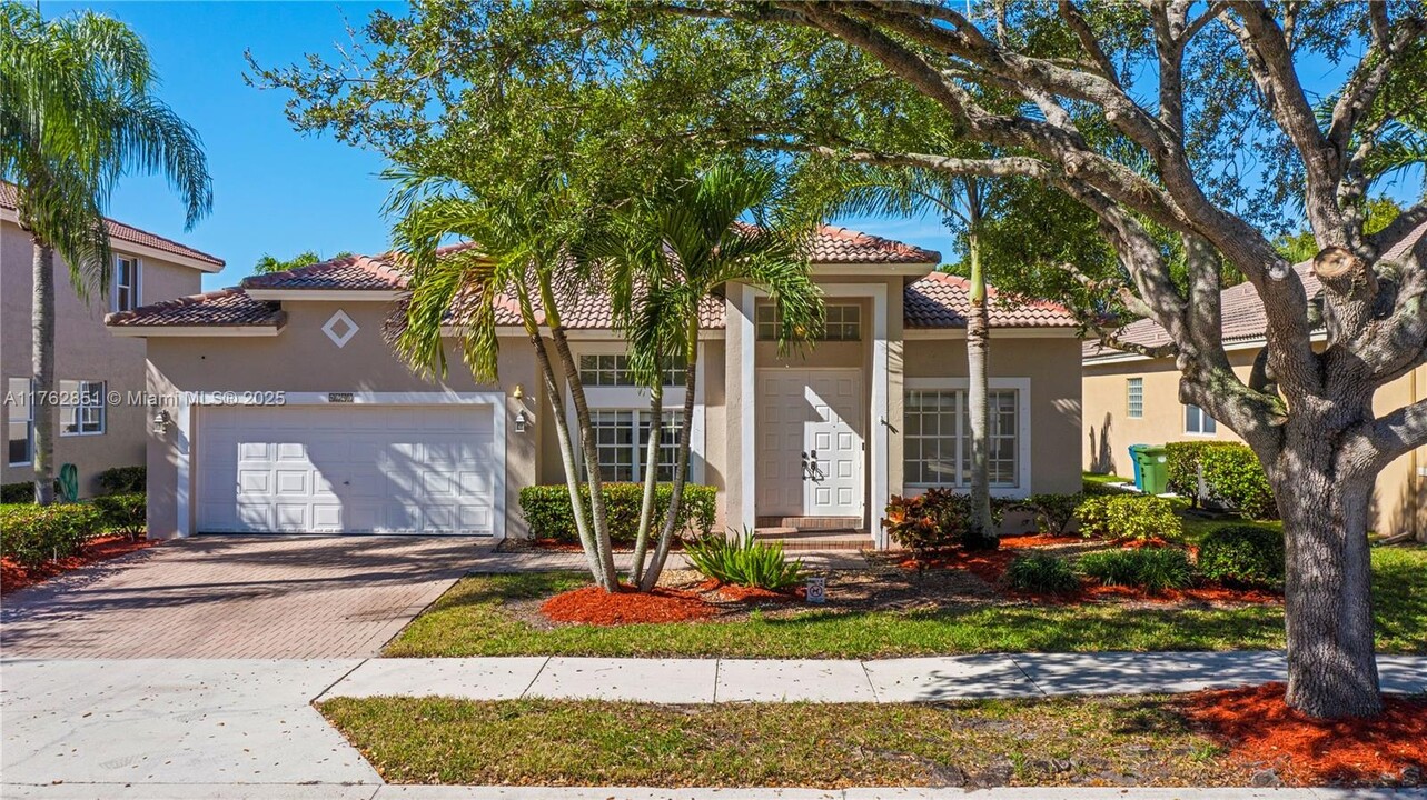 4297 Diamond Terrace in Weston, FL - Building Photo