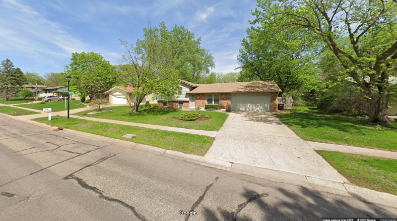 14342 Genesee Ave in Apple Valley, MN - Building Photo